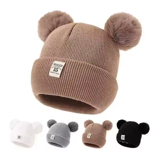 Gorro infantil com pompons