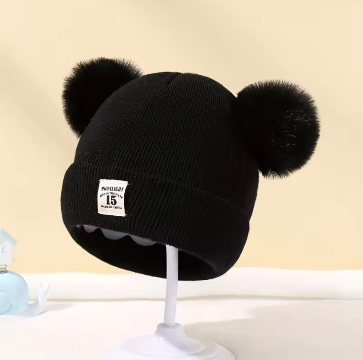 Gorro infantil com pompons