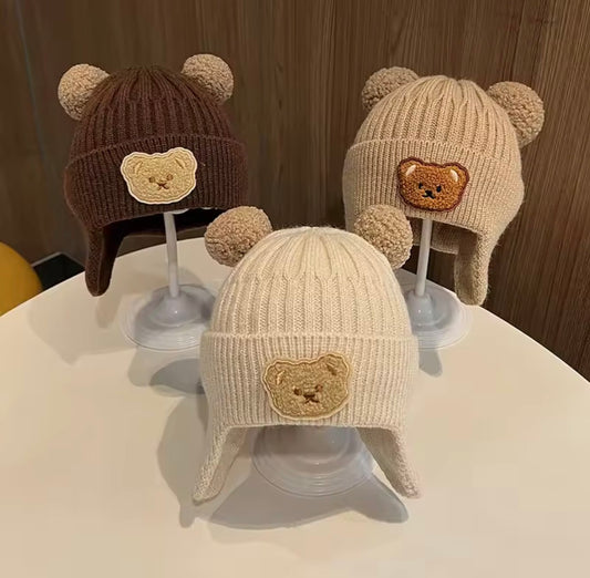 Gorro com bordado de ursinho